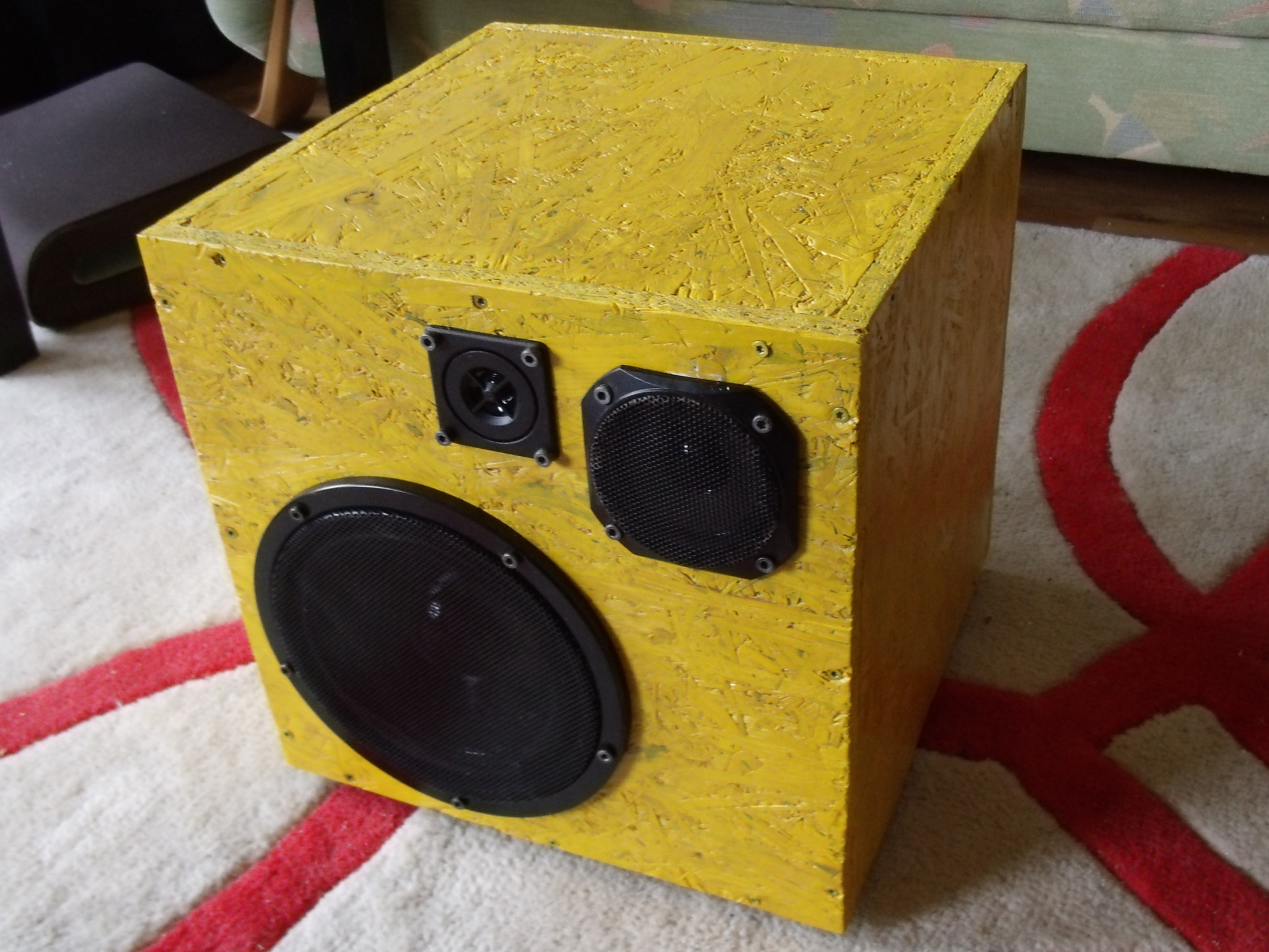 Satellitenbox mit Farbe